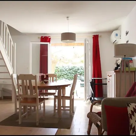 Maison Climatisee Avec Jardin Proche